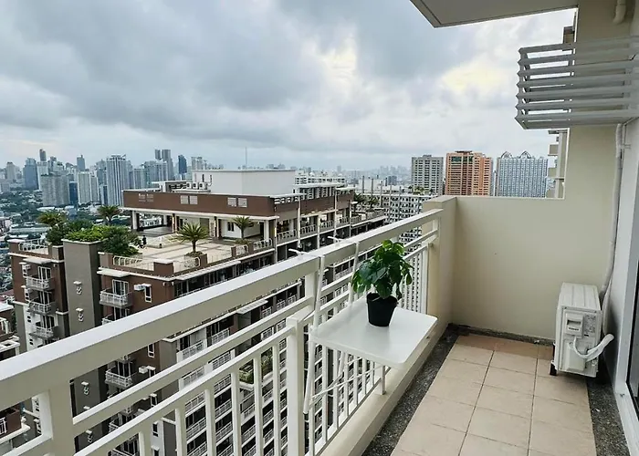 Vincondotel Near Bgc 3br Fairlane شقة