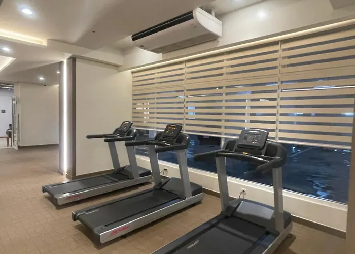 Vincondotel Near Bgc 3br Fairlane شقة *